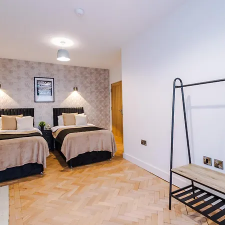 Penthouse With Private Roof Terrace Apartment *