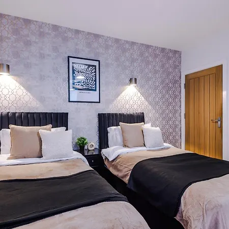 Penthouse With Private Roof Terrace Apartman