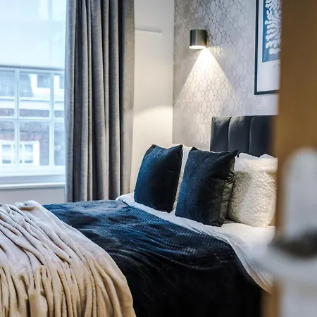 Apartment Penthouse With Private Roof Terrace *