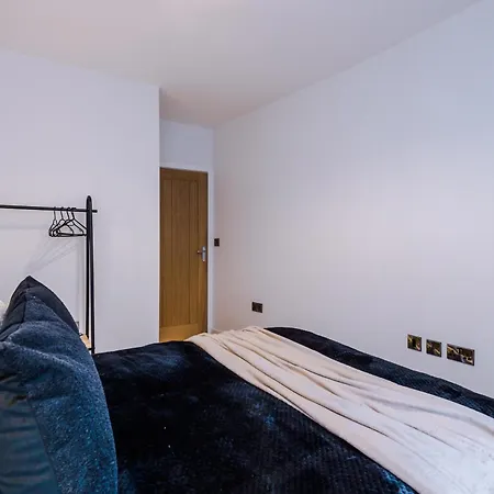 Penthouse With Private Roof Terrace * York
