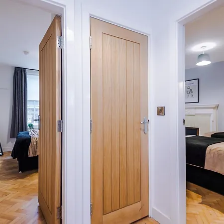 Penthouse With Private Roof Terrace * York