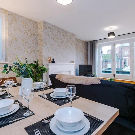 Penthouse With Private Roof Terrace York