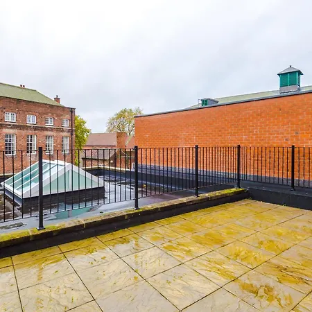 Penthouse With Private Roof Terrace * York