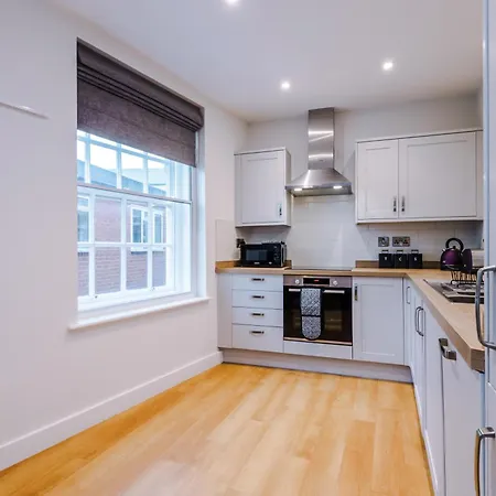 Penthouse With Private Roof Terrace Apartman