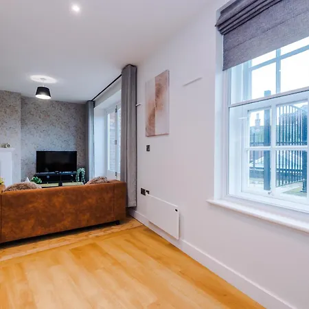 Penthouse With Private Roof Terrace Apartman *