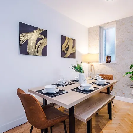 Penthouse With Private Roof Terrace Apartman