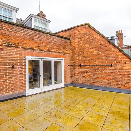 Penthouse With Private Roof Terrace * York